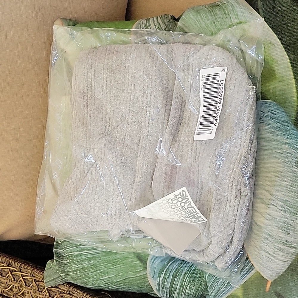 NWT Barefoot Dreams Cozy Chic Lite